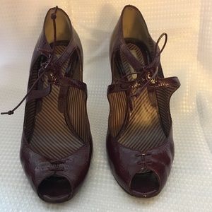 Moschino patent leather Bordeaux open toe heels